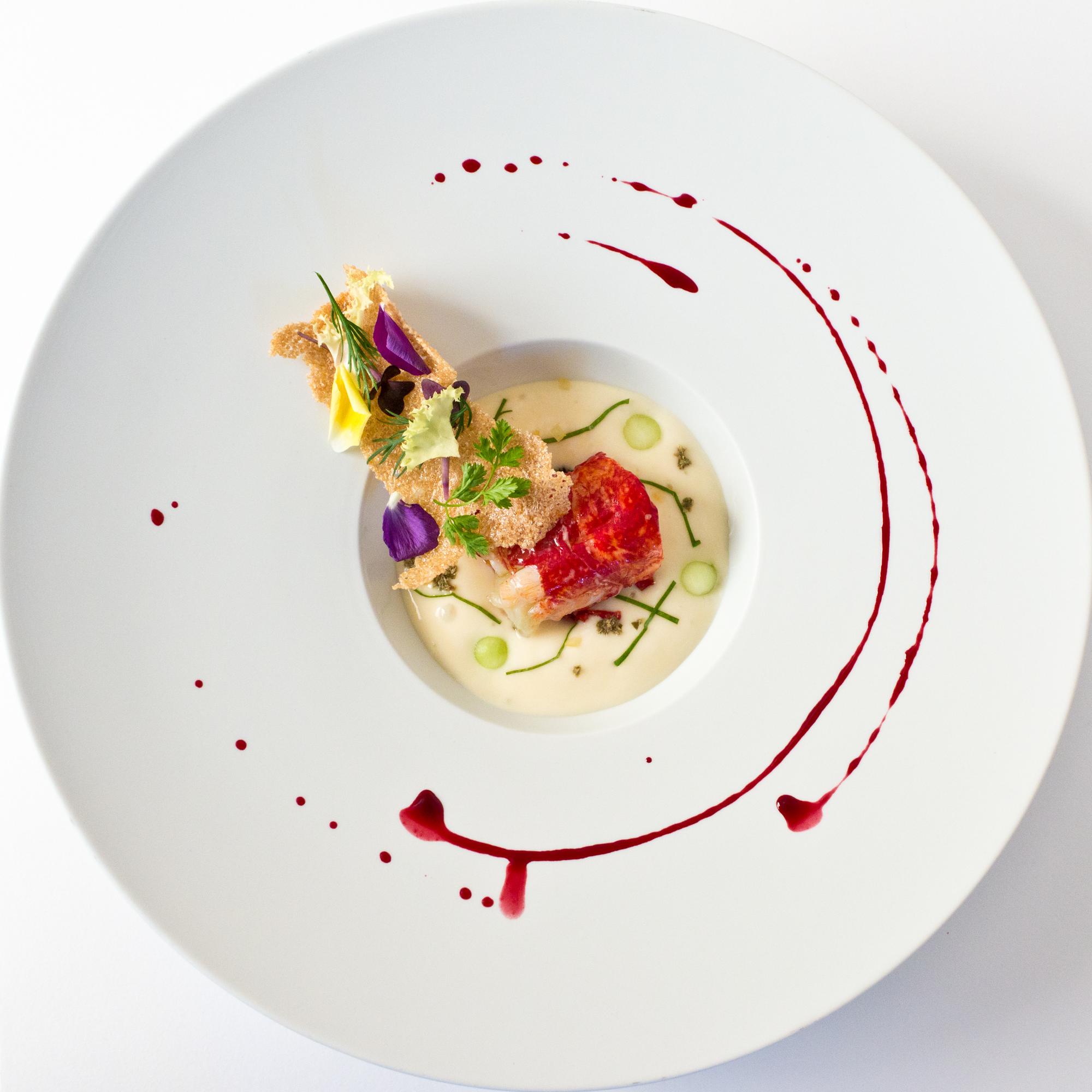 Piatto finito presentato in stile gourmet